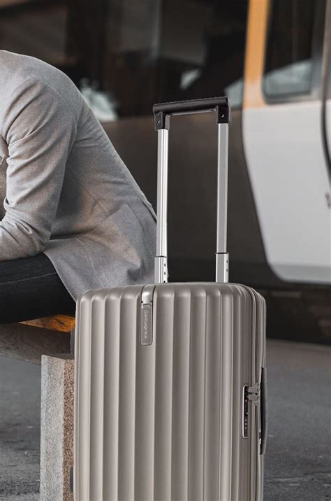 samsonite enow luggage.